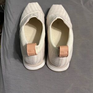 Toms Women's Ivory and Blush Flats